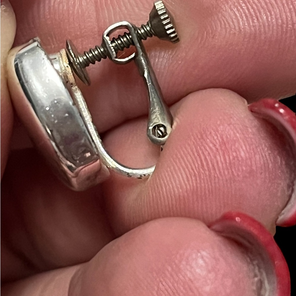 Napier Vintage Silver Screw Back Earrings - Picture 4 of 4